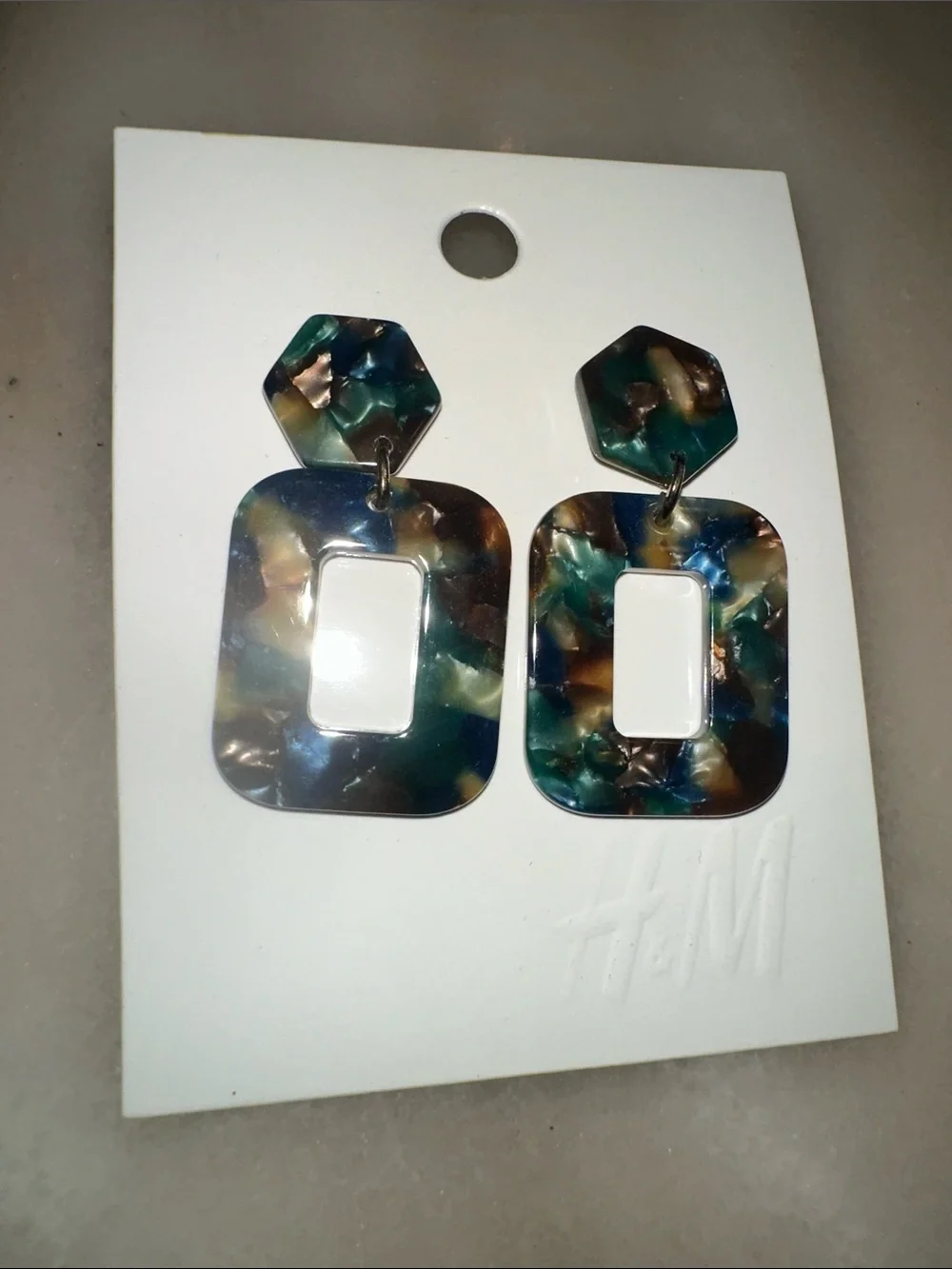 H&M image shows